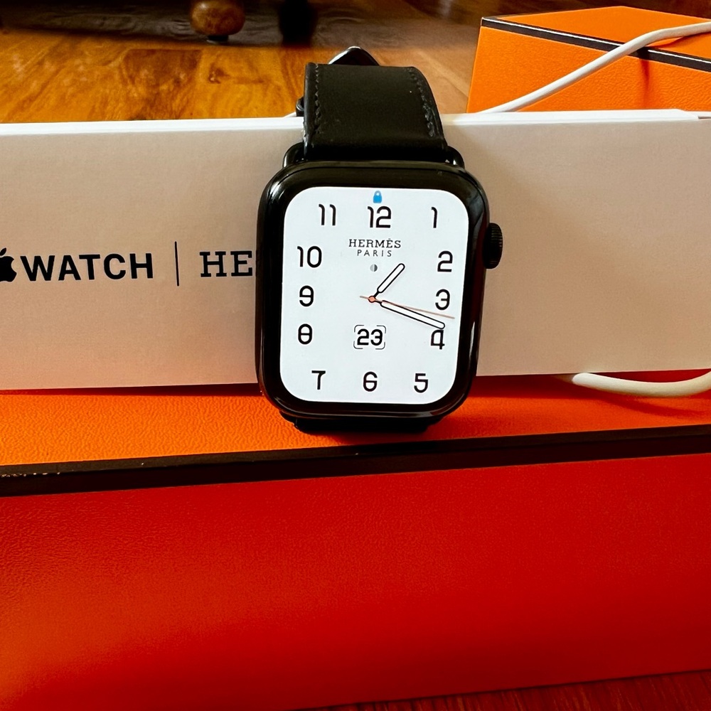 Apple Watch Hermes Series 6, 44mm Complete Set - Picture 2 of 11